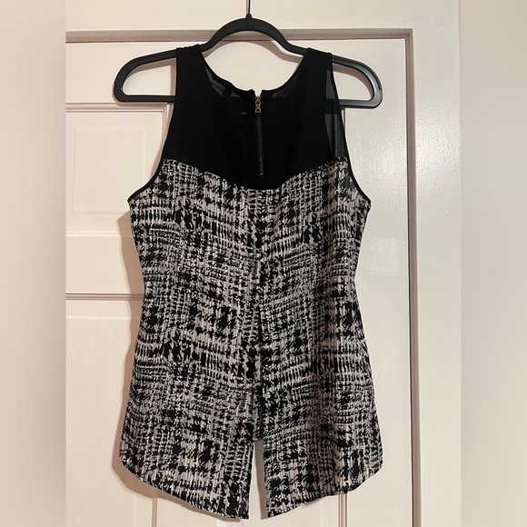#38 BCBGMAXAZRIA • ABSTRACT • HI LO TANK - Picture 2 of 6